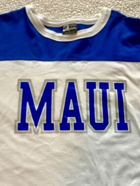 Maui Hawaii Hoodie and Shirt bundle. 5 in the Lot, 2 hoody - 3 shirts